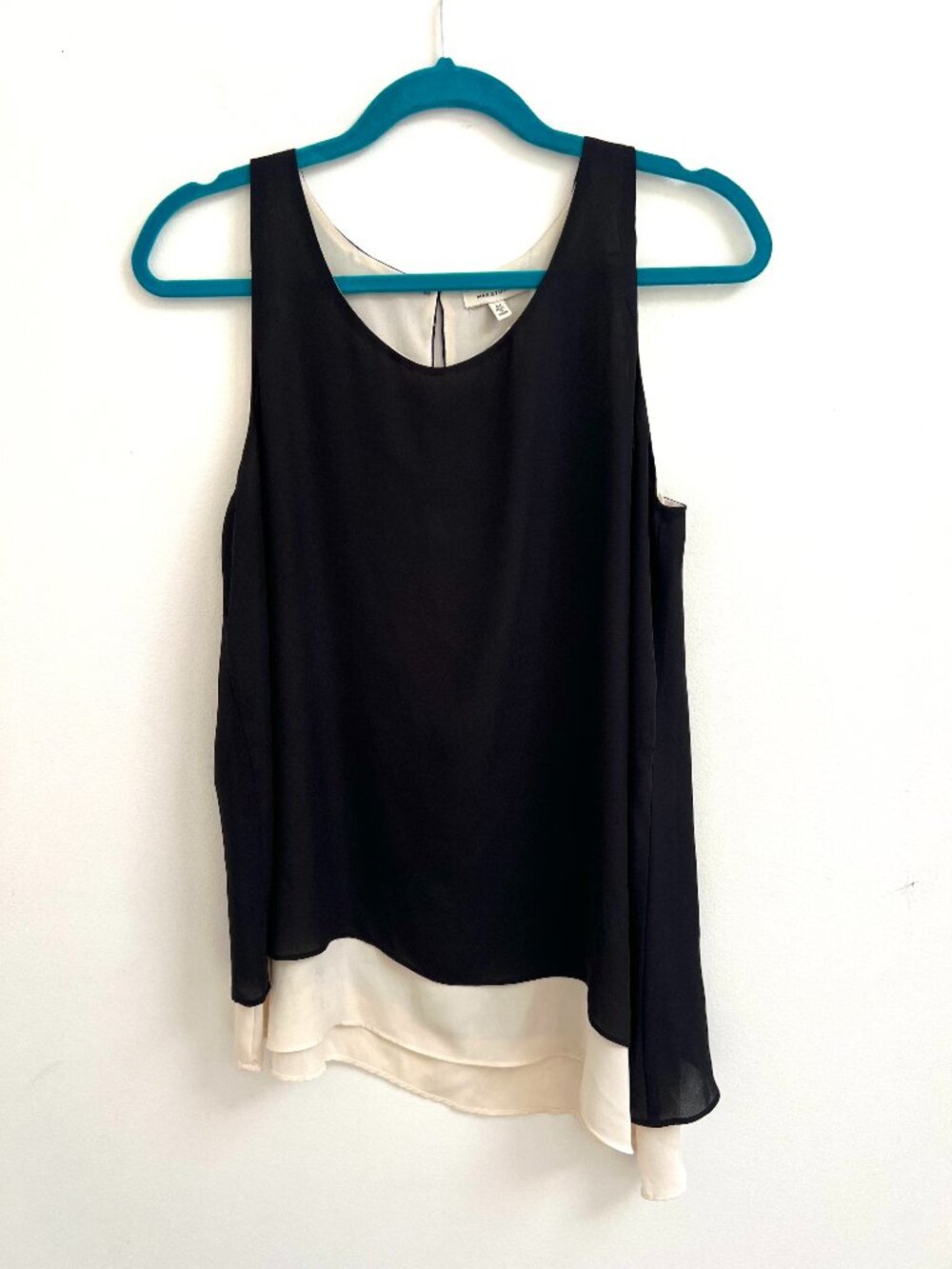 Max Studio Black Ivory Layered Asymmetric High Low Keyhole Tank Blouse M